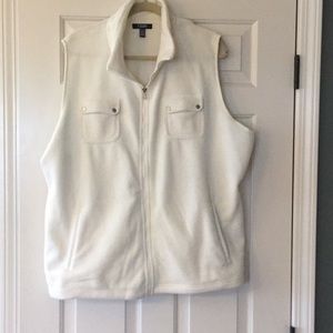 Chaps Sport white vest, size 3x 100% polyester.
